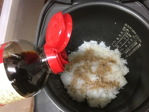 醤油を投入